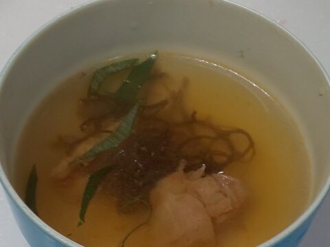 ピリ辛味つき鶏肉☆ねぎ☆もずくの中華スープ